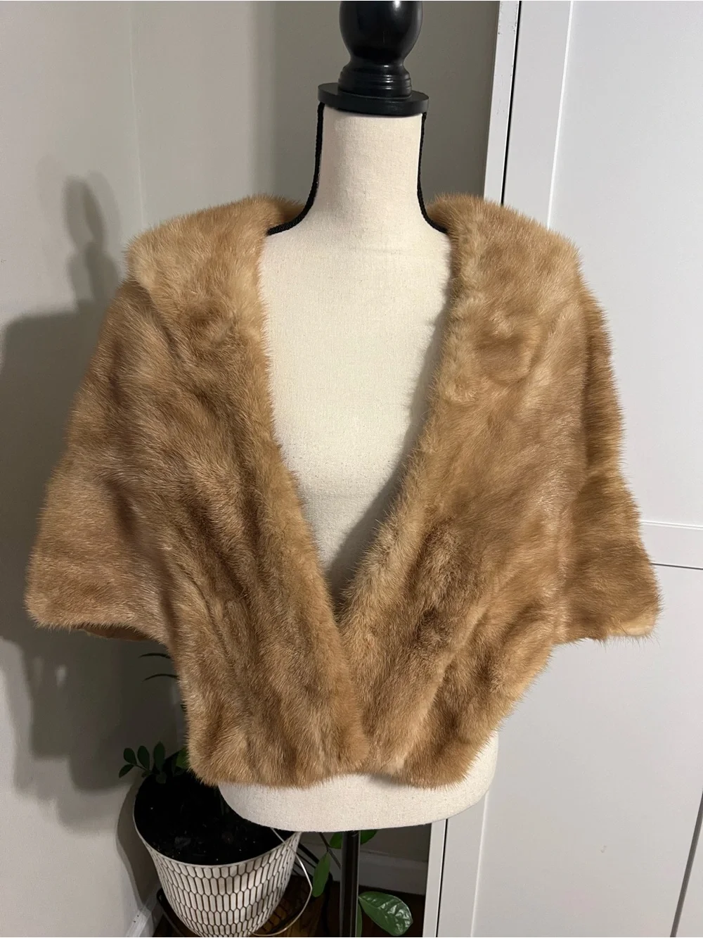 Vintage Luxurious Faux Fur Tan Shoulder Wrap